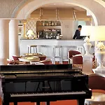 Szálloda Grand Smeraldo Baja Sardinia