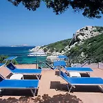 Szálloda Grand Smeraldo Baja Sardinia