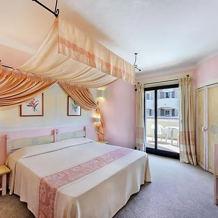 Grand Smeraldo 4* באיה סרדיניה