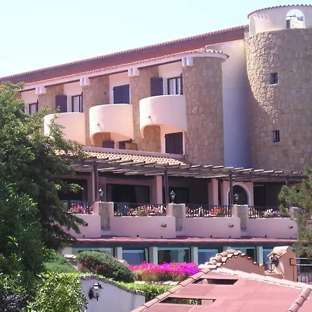 Grand Smeraldo 4* באיה סרדיניה