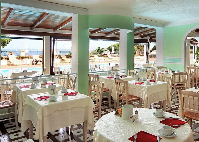Grand Smeraldo Szálloda Baja Sardinia